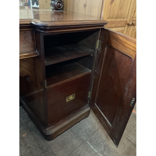 684 - VICTORIAN MAHOGANY BUTLERS SERVING SIDEBOARD WITH MIRROR BACK
72 X 25