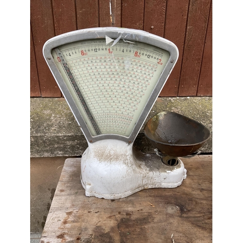 12 - VINTAGE SHOP SCALES