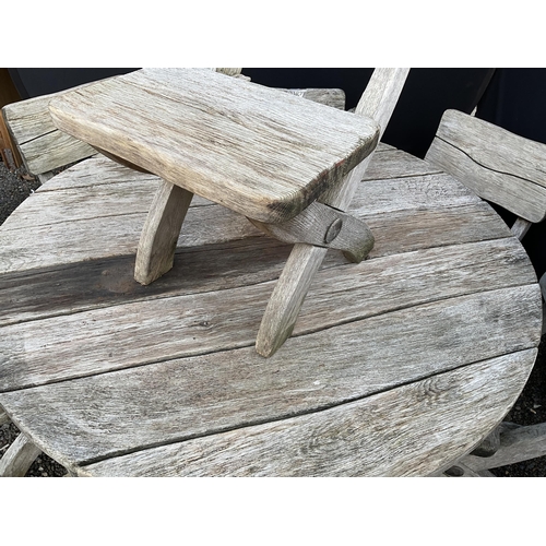 50 - LARGE OAK GARDEN TABLE WITH 6 HEAVY MATCHING WOODEN CHAIRS STAMPED ACORN HARDWOOD FURNITURE
DIA 55