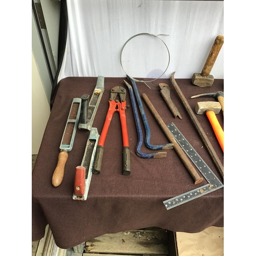 89 - BOX OF TOOLS TO INC BOLT CROPPERS AND HAMMERS ETC