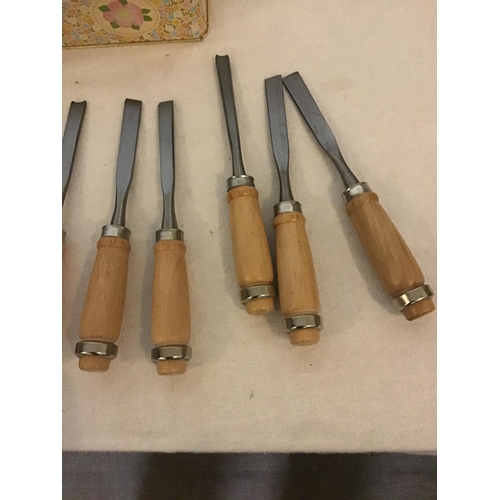 285 - 11 TURNING CHISELS