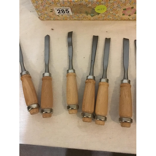 285 - 11 TURNING CHISELS