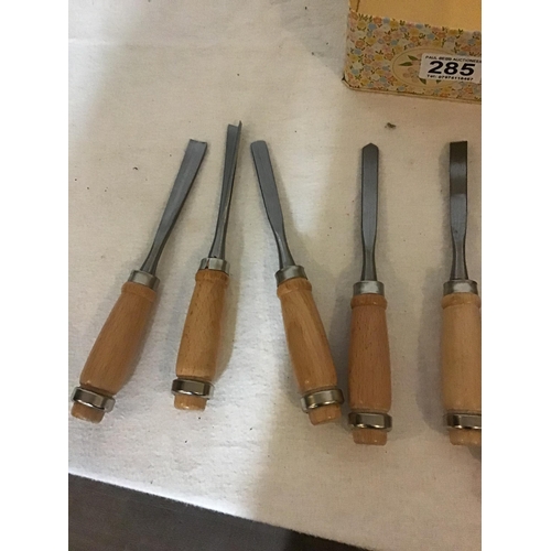 285 - 11 TURNING CHISELS