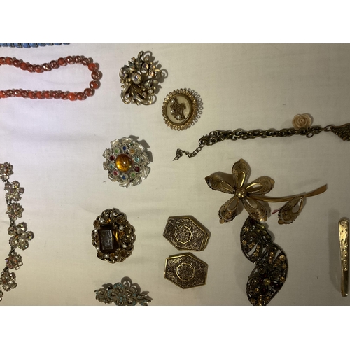 331 - QTY OF COSTUME JEWELLRY