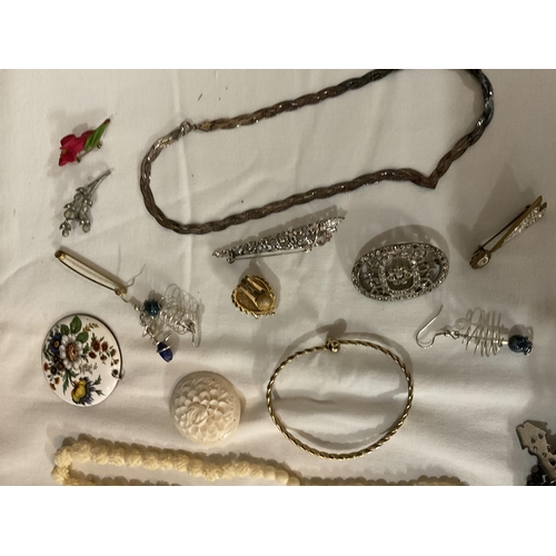 338 - QTY OF COSTUME JEWELLRY