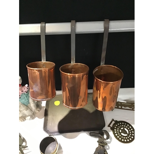 378 - QTY OF COPPER AND BRASS ITEMS AND A MUSICAL DOG DECANTER TO INCLUDE COPPER MEASURES