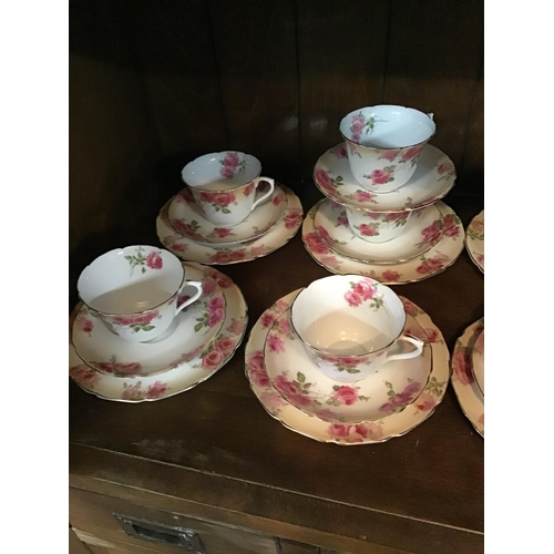 382 - VICT ROYAL DOULTON BONE CHINA TEA SET APPROX 35 PIECES