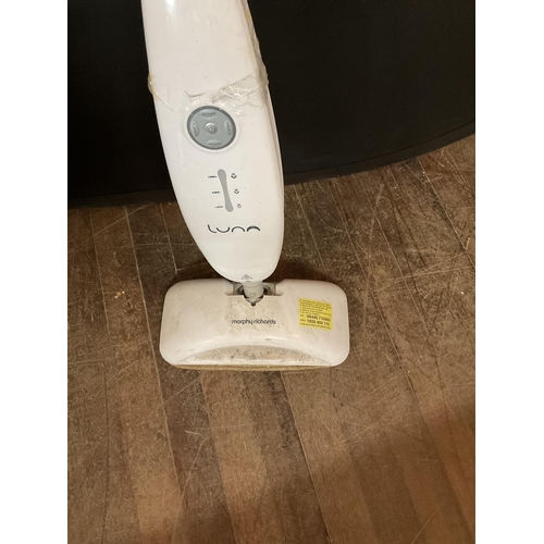 428 - MORPHY RICHARDS STEAM MOP