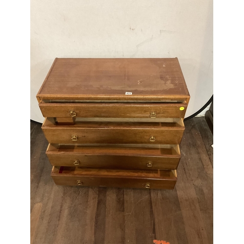 431 - 4 DRAWER VINTAGE BEDROOM CHEST
W 36