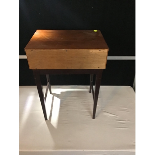 415 - RETRO WALNUT VENEERED BEDSIDE TABLE WITH SINGLE DRAWER
L 17