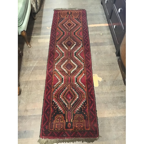 421 - VINTAGE PATTERNED CARPET 79 X 33