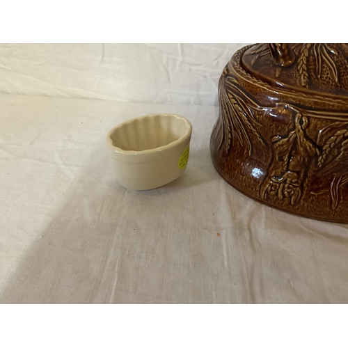 210 - PORTMEIRION GAME DISH AND 2 SMALL JELLY MOULDS