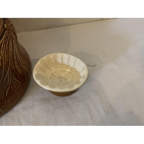 210 - PORTMEIRION GAME DISH AND 2 SMALL JELLY MOULDS