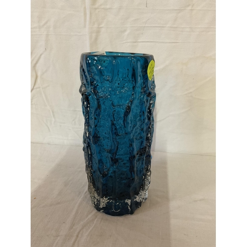 213 - VINTAGE WHITE FRYERS BLUE GLASS VASE
H 9