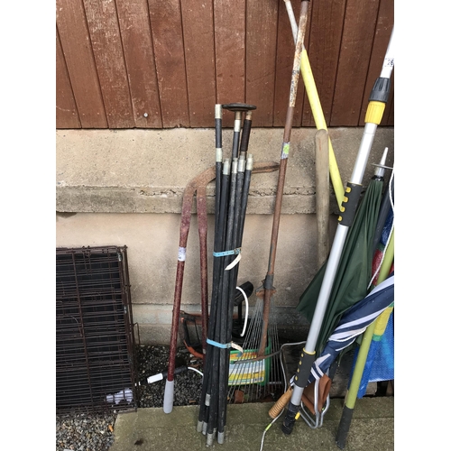 26 - QTY OF ODDS TO INCLUDE PET CAGE, WIND BREAK, PADDLING POOL, DRAINING RODS ETC