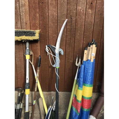 26 - QTY OF ODDS TO INCLUDE PET CAGE, WIND BREAK, PADDLING POOL, DRAINING RODS ETC