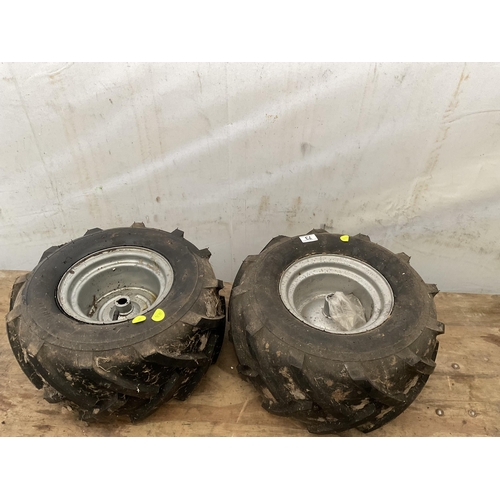 73 - 2 WHEELS AND TYRES 18 X 9- 950-8