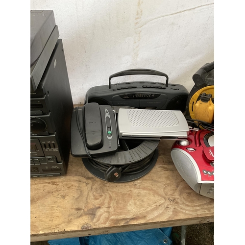 82 - QTY OF ELECTRICAL ITEMS TO INCLUDE DVD PLAYER, VIDEO PLAYER, HIFI RADIO ETC (lead on reel failed saf... 