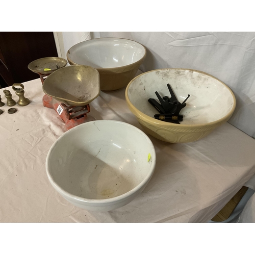 300 - SCALES, WEIGHTS AND MIXING BOWLS ETC