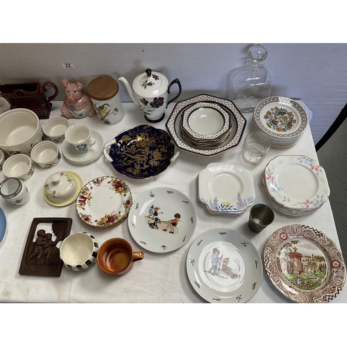 22 - 2 BOXES OF CHINA TO INCLUDE ROYAL ALBERT TEA PLATES (6), COUNTRY ROSE ETC
