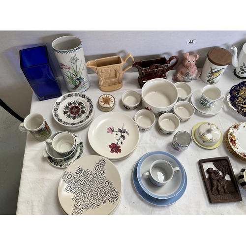 22 - 2 BOXES OF CHINA TO INCLUDE ROYAL ALBERT TEA PLATES (6), COUNTRY ROSE ETC
