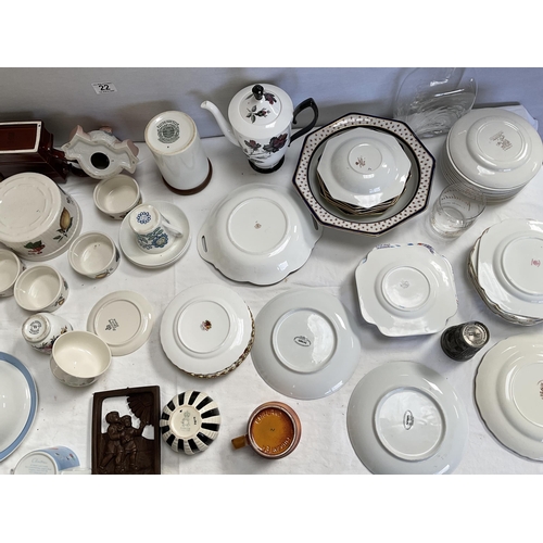 22 - 2 BOXES OF CHINA TO INCLUDE ROYAL ALBERT TEA PLATES (6), COUNTRY ROSE ETC