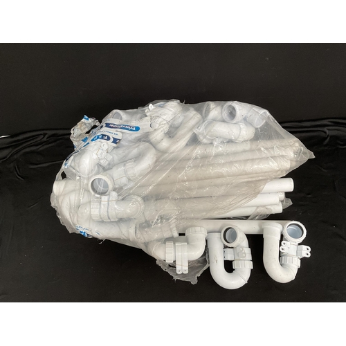 31 - QTY OF NEW PLUMBNG PLASTIC U BENDS AND PIPING - H 39.5