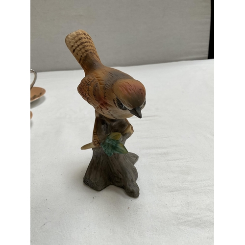 53 - 6 ORIENTAL CUPS & SAUCERS AND QTY CHINA BIRDS TO INCLUDE BESWICK ETC - A/F