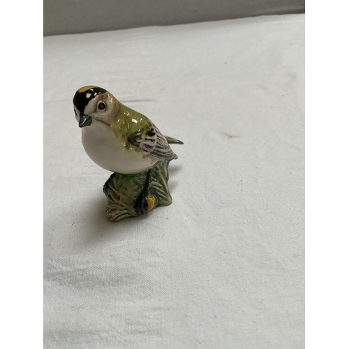 53 - 6 ORIENTAL CUPS & SAUCERS AND QTY CHINA BIRDS TO INCLUDE BESWICK ETC - A/F