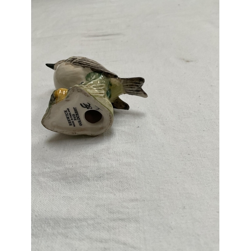 53 - 6 ORIENTAL CUPS & SAUCERS AND QTY CHINA BIRDS TO INCLUDE BESWICK ETC - A/F