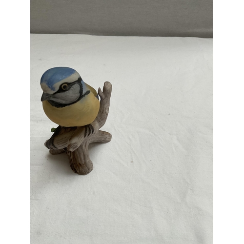 53 - 6 ORIENTAL CUPS & SAUCERS AND QTY CHINA BIRDS TO INCLUDE BESWICK ETC - A/F