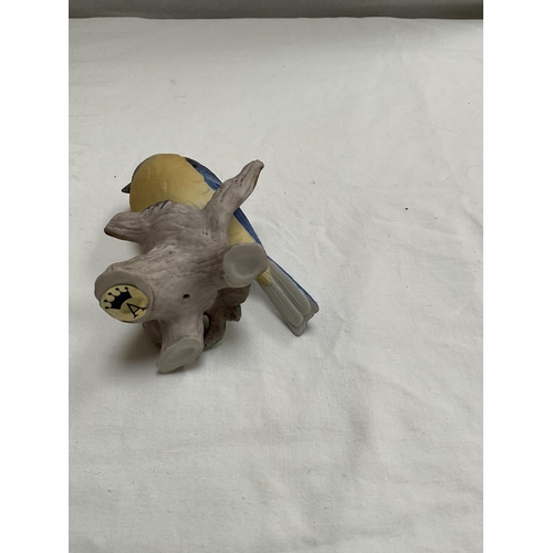 53 - 6 ORIENTAL CUPS & SAUCERS AND QTY CHINA BIRDS TO INCLUDE BESWICK ETC - A/F