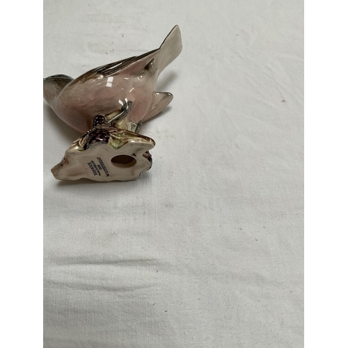 53 - 6 ORIENTAL CUPS & SAUCERS AND QTY CHINA BIRDS TO INCLUDE BESWICK ETC - A/F