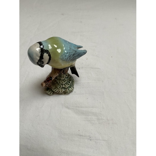 53 - 6 ORIENTAL CUPS & SAUCERS AND QTY CHINA BIRDS TO INCLUDE BESWICK ETC - A/F