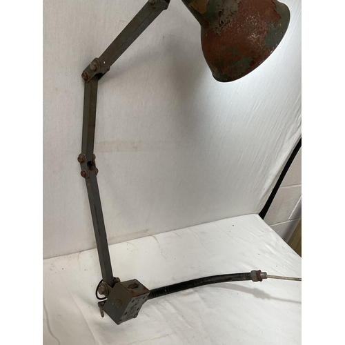 16 - VINTAGE INDUSTRIAL WORKSHOP ANGLE POISE ELECTRIC LAMP W/O