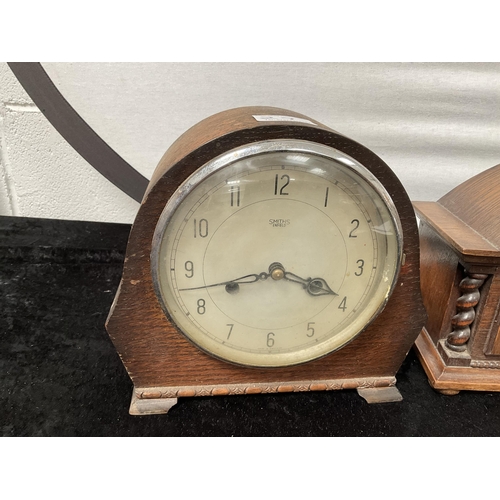 29 - 3 VINTAGE OAK CASED MANTLE CLOCKS - ALL COMPLETE WITH PENDULUM - AND 1 HAS KEY