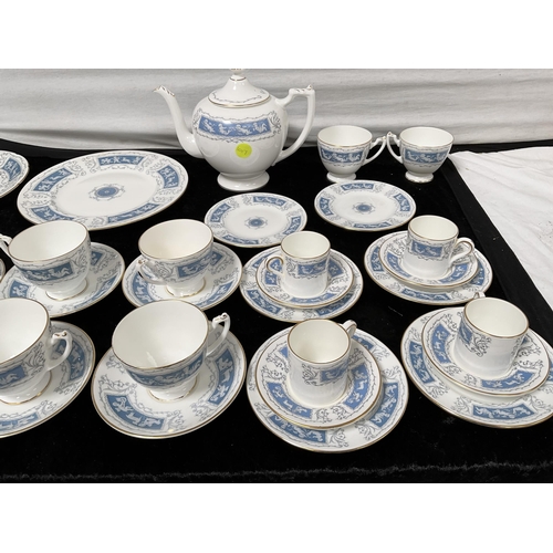 37 - COALPORT TEA & DINNER SERVICE REVELRY PATTERN - APPROX 34 PIECES