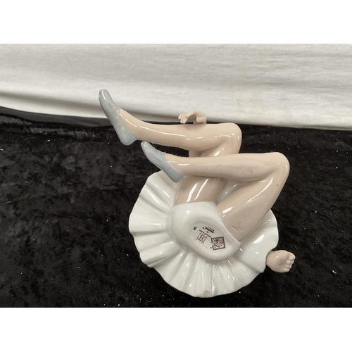 90 - 4 NAO BALLERINA FIGURES