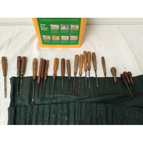 122 - QTY OF VINTAGE WOOD CARVING CHISELS