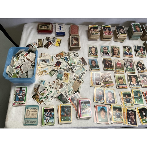 39 - BOX OF PLAYING CARDS, VINTAGE FOOTBALL CARDS, CIGARETTE CARDS ETC