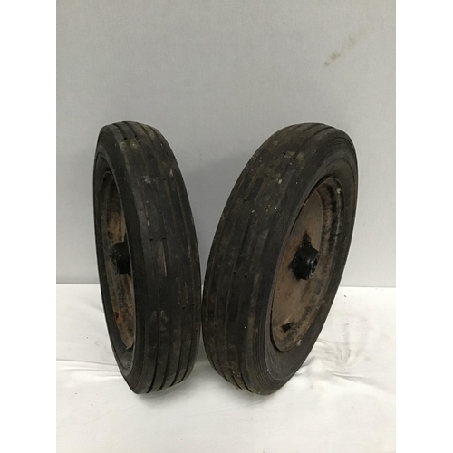 53 - 2 VINTAGE WHEELS AND TYRES - Dia 19