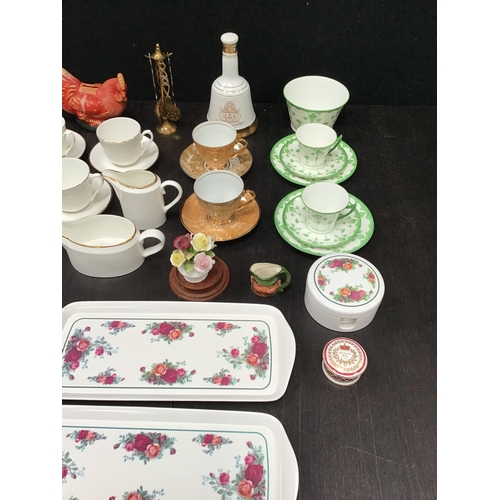 79 - BOX OF CHINA TO INCLUDE WADE BELL, BUCKINGHAM PALACE SOUVENIR TANKARD, COALPORT POSY ETC