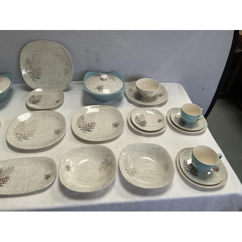 107 - VINTAGE MEAKIN RETRO DINNER SERVICE - APPROX 33 PIECES