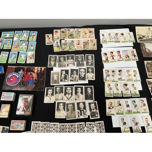 124 - QTY OF MATCHBOXES, POSTCARDS AND CIGARETTE CARDS