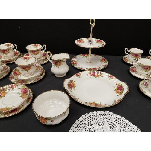 155 - ROYAL ALBERT COUNTRY ROSE PATTERN CHINA TEA SERVICE - APPROX 36 PIECES