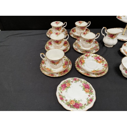 155 - ROYAL ALBERT COUNTRY ROSE PATTERN CHINA TEA SERVICE - APPROX 36 PIECES