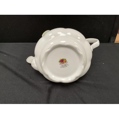 155 - ROYAL ALBERT COUNTRY ROSE PATTERN CHINA TEA SERVICE - APPROX 36 PIECES