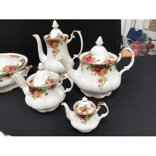 167 - LARGE ROYAL ALBERT COUNTRY ROSE DINNER AND TEA WARE - APPROX 44 PIECES