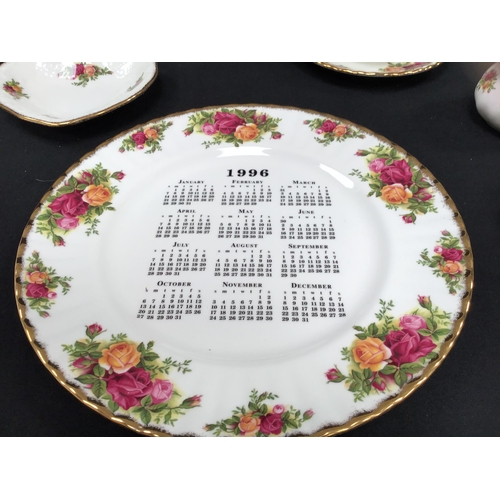 167 - LARGE ROYAL ALBERT COUNTRY ROSE DINNER AND TEA WARE - APPROX 44 PIECES