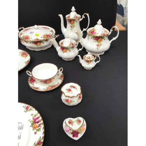 167 - LARGE ROYAL ALBERT COUNTRY ROSE DINNER AND TEA WARE - APPROX 44 PIECES